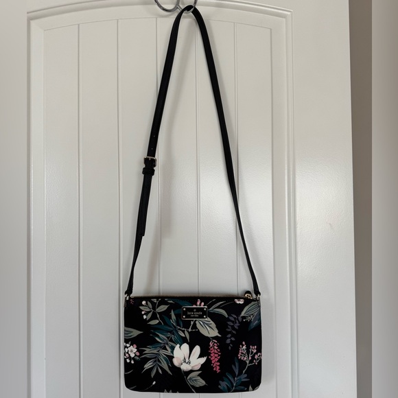 Kate Spade Wilson Road Botanical Madelyne Crossbody | Like New - Picture 1 of 9